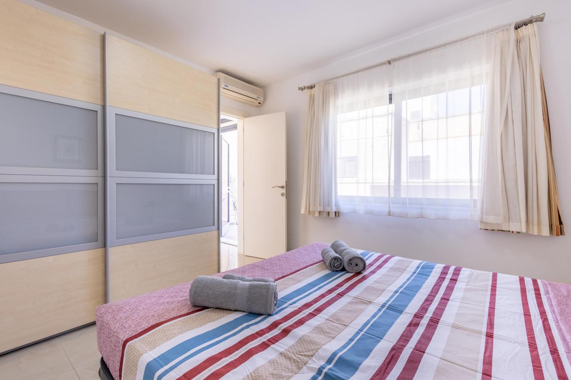 - Private Terrace, Mins Walk To Balluta Bay By Quicktrips