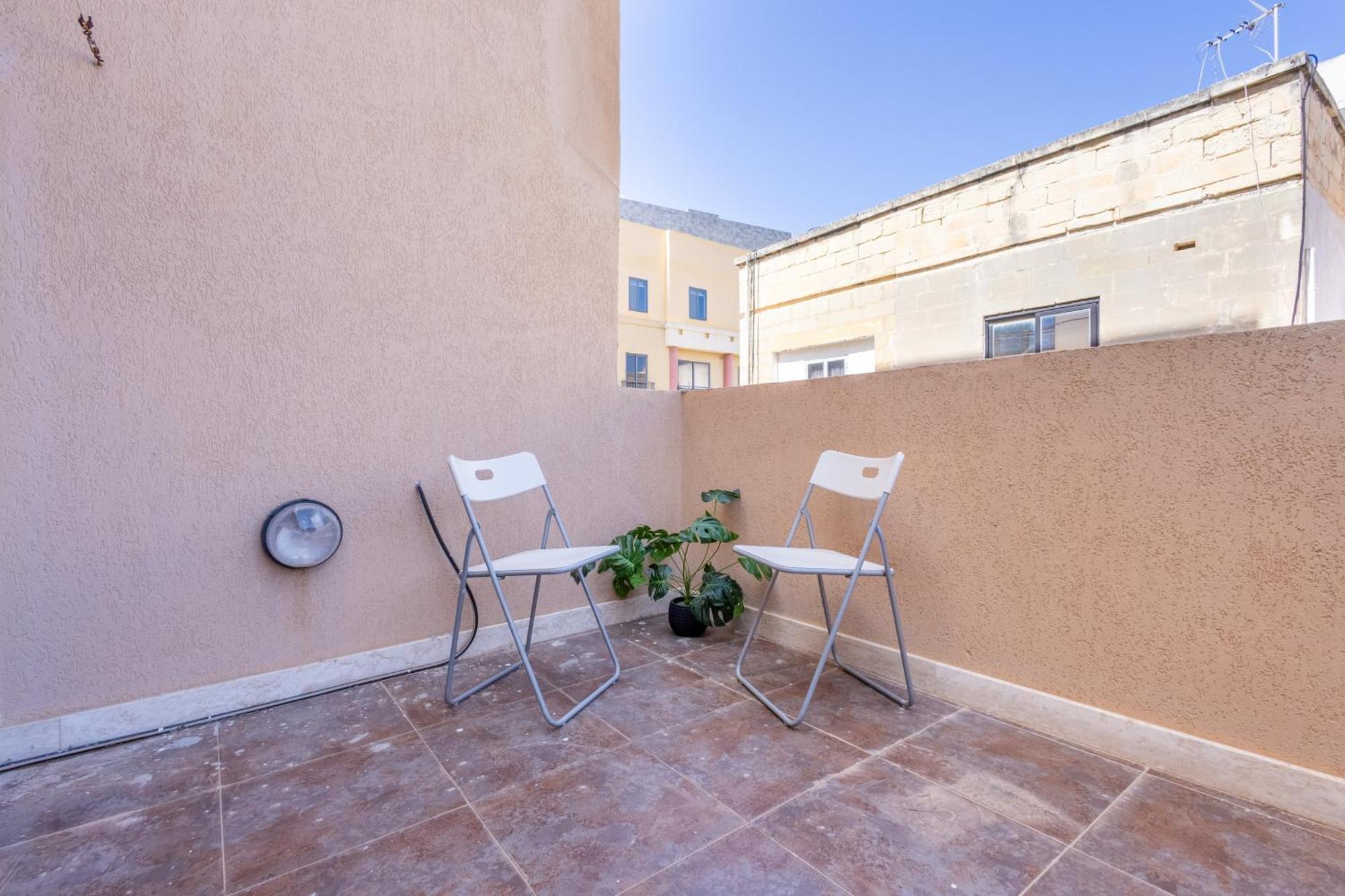 - Private Terrace, Mins Walk To Balluta Bay By Quicktrips 公寓