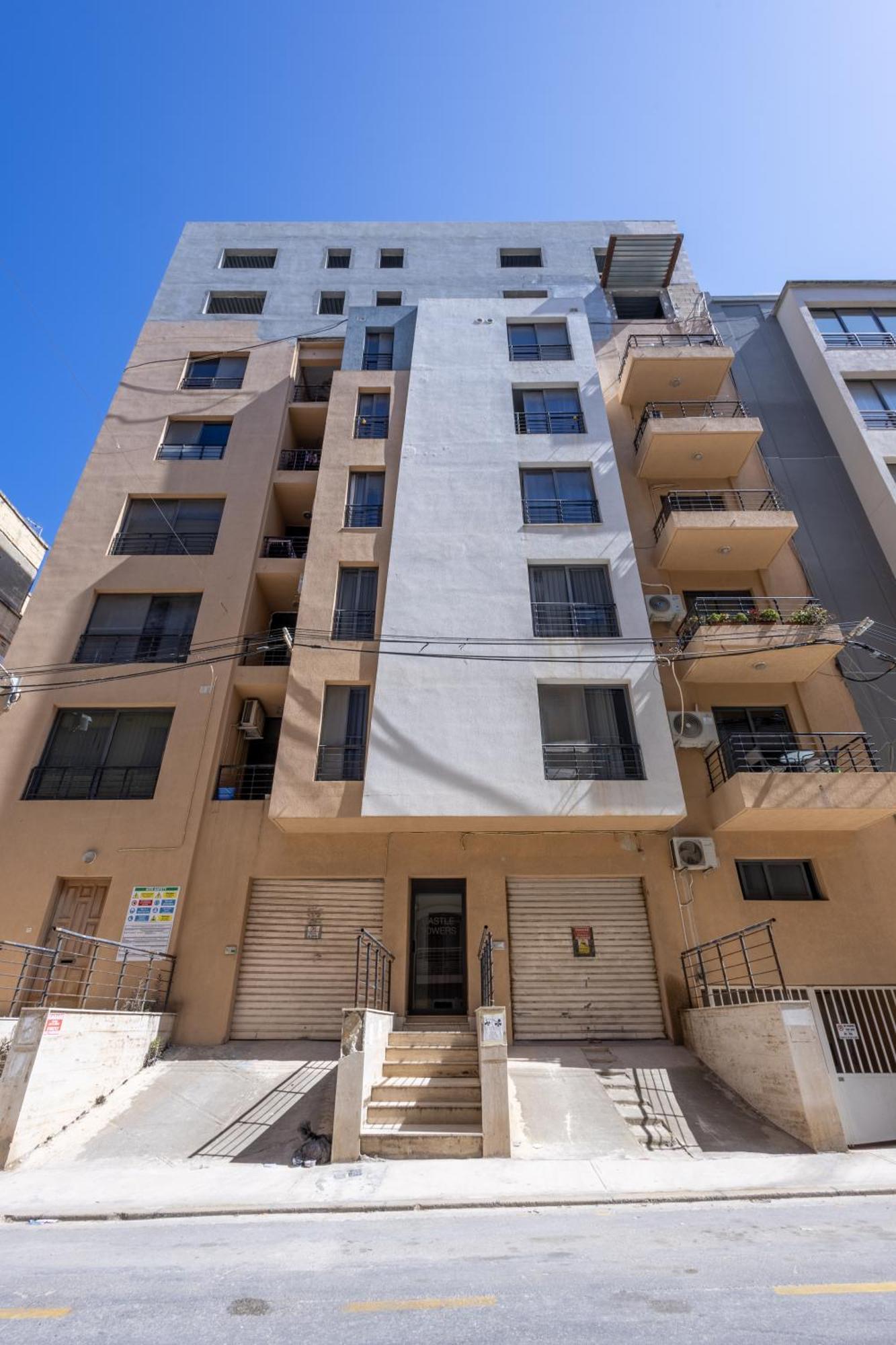 - Private Terrace, Mins Walk To Balluta Bay By Quicktrips Sliema